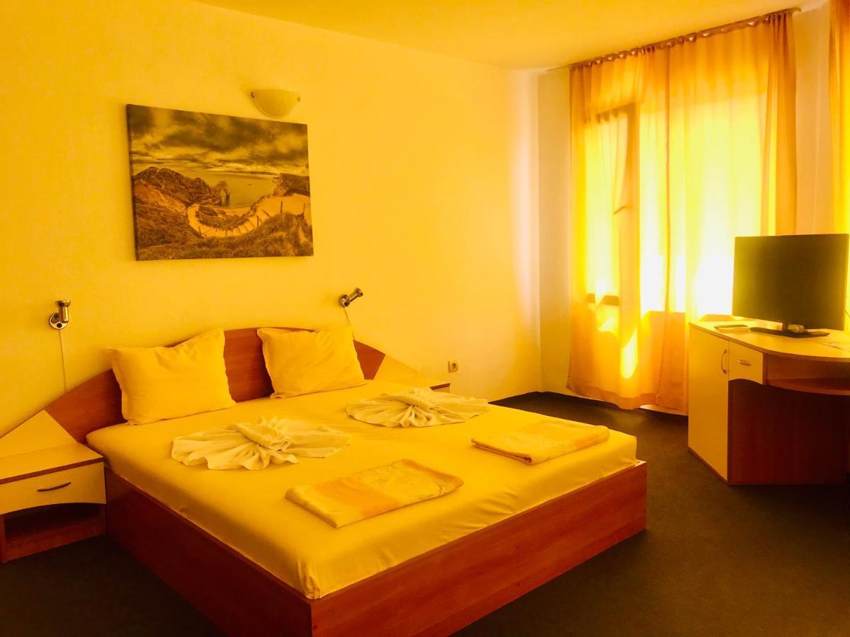 Family Hotel Friends Primorsko Exterior photo