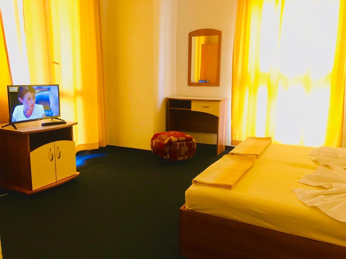 Family Hotel Friends Primorsko Exterior photo