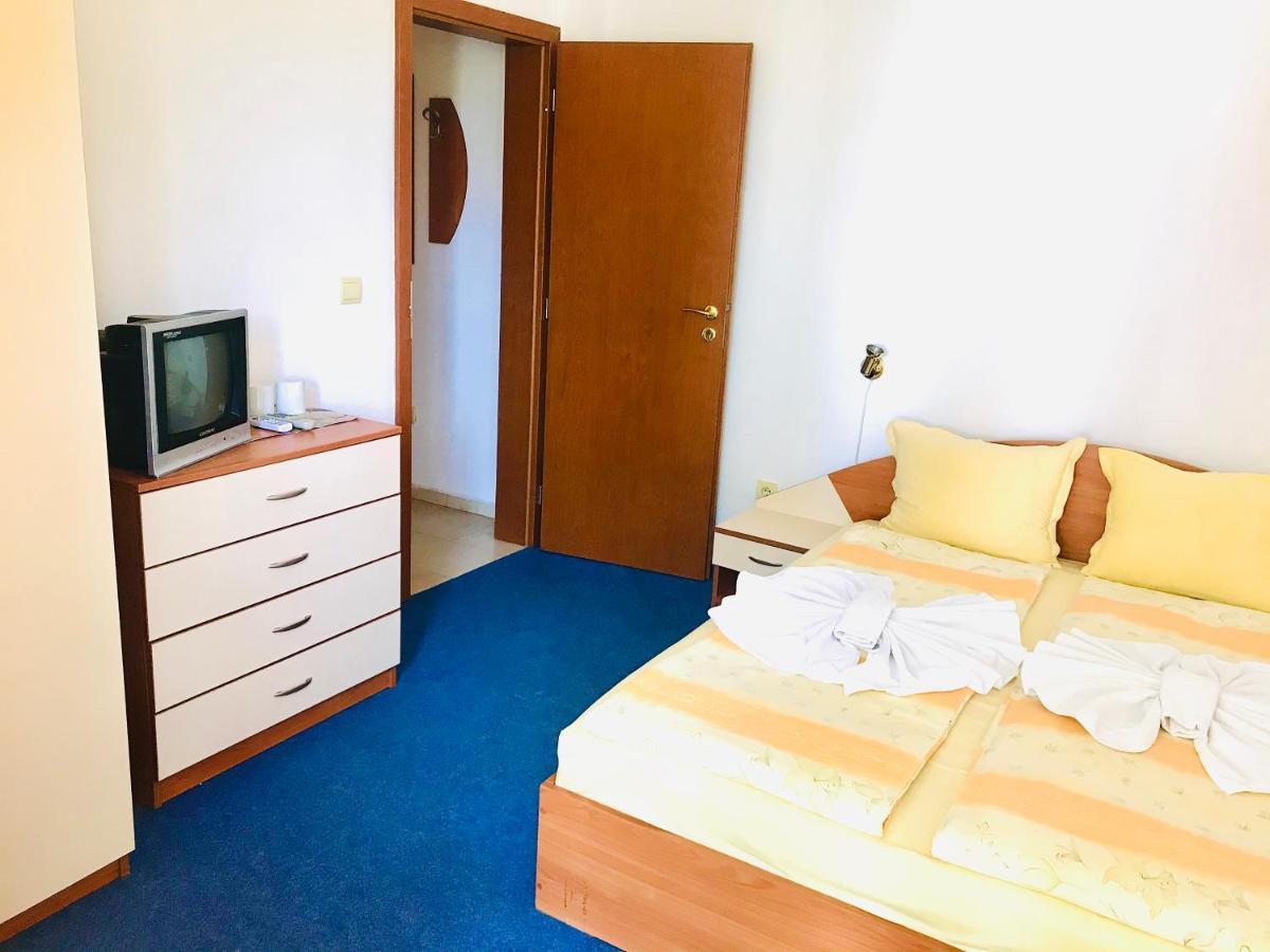 Family Hotel Friends Primorsko Exterior photo