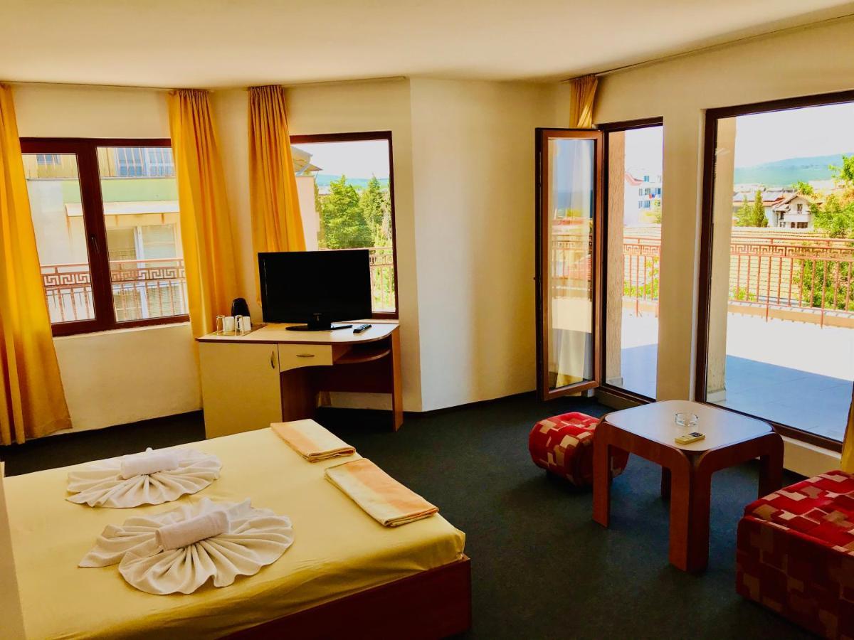 Family Hotel Friends Primorsko Exterior photo
