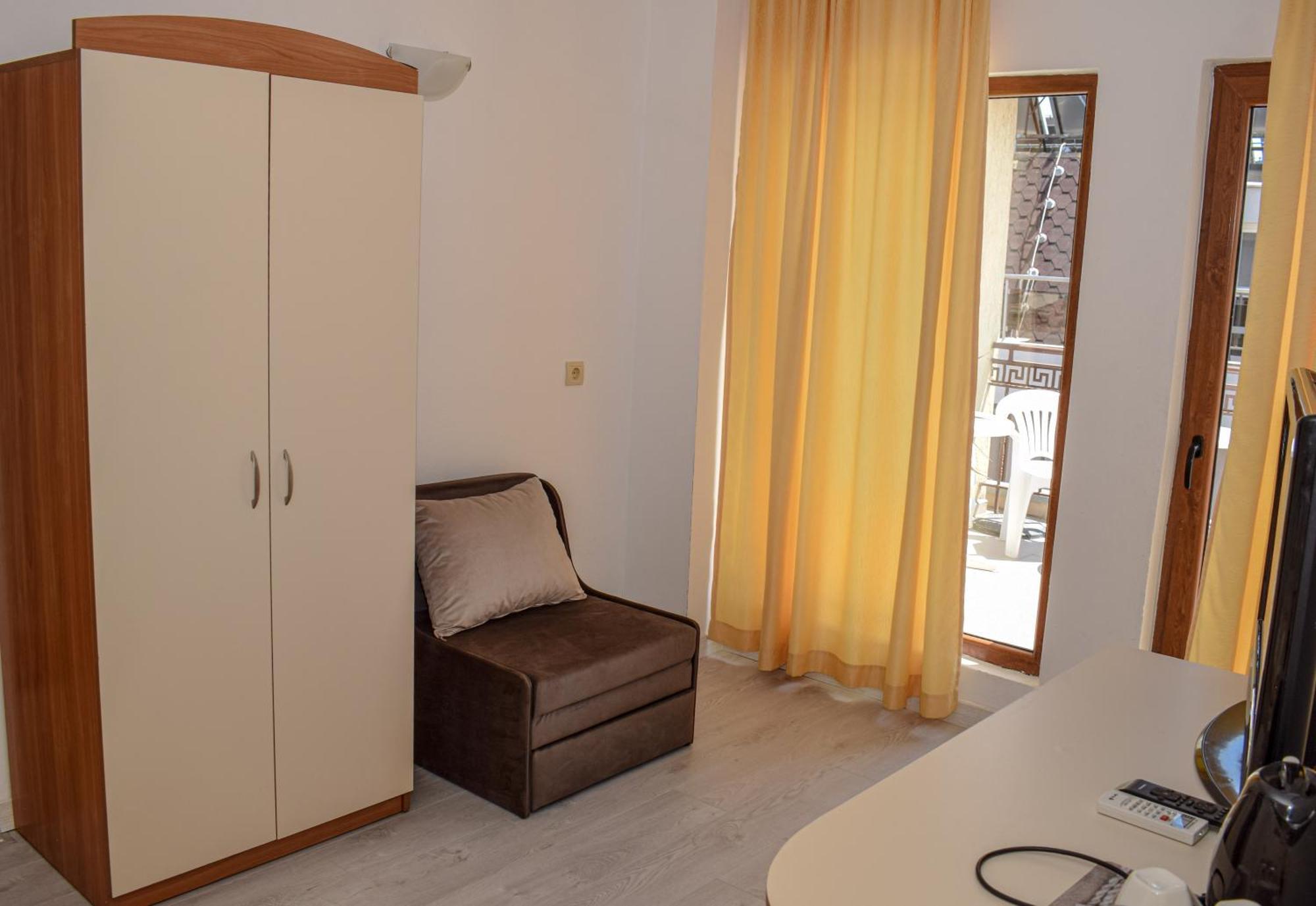 Family Hotel Friends Primorsko Exterior photo