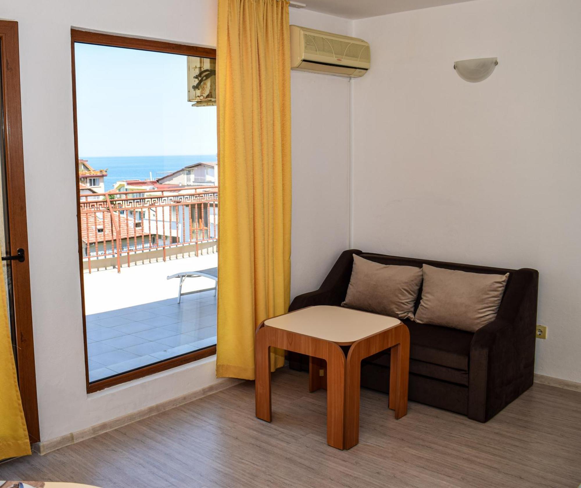 Family Hotel Friends Primorsko Exterior photo