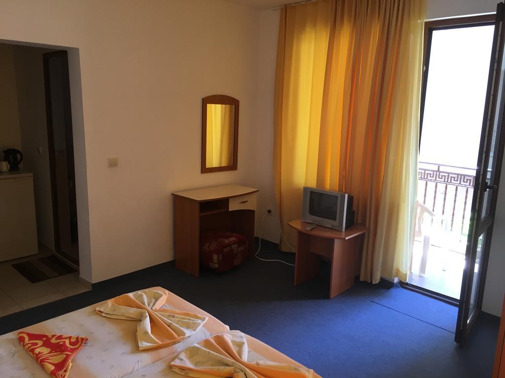 Family Hotel Friends Primorsko Exterior photo