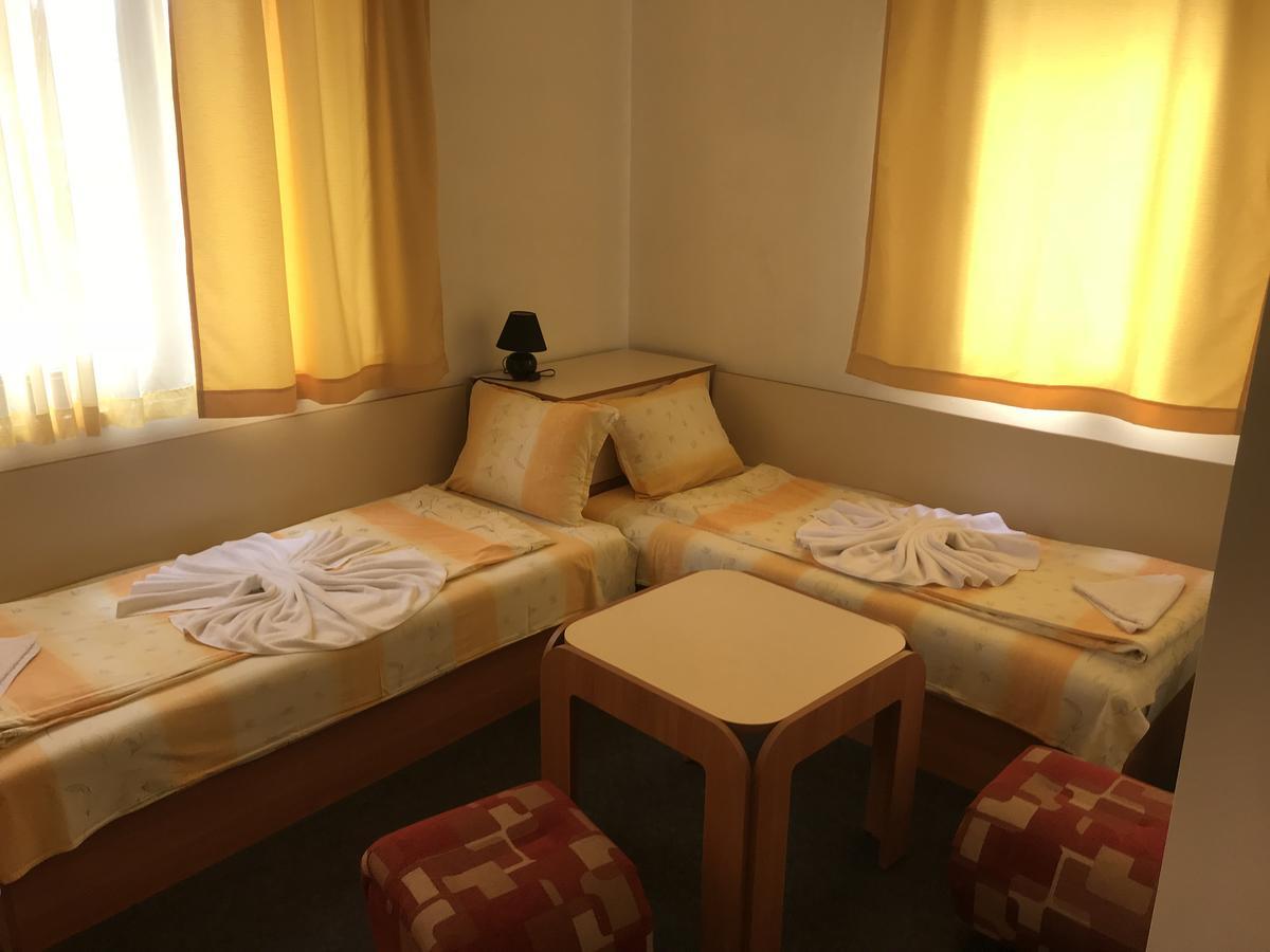 Family Hotel Friends Primorsko Exterior photo