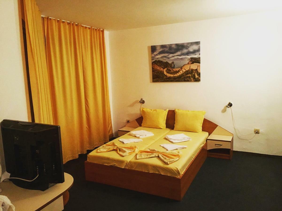 Family Hotel Friends Primorsko Exterior photo