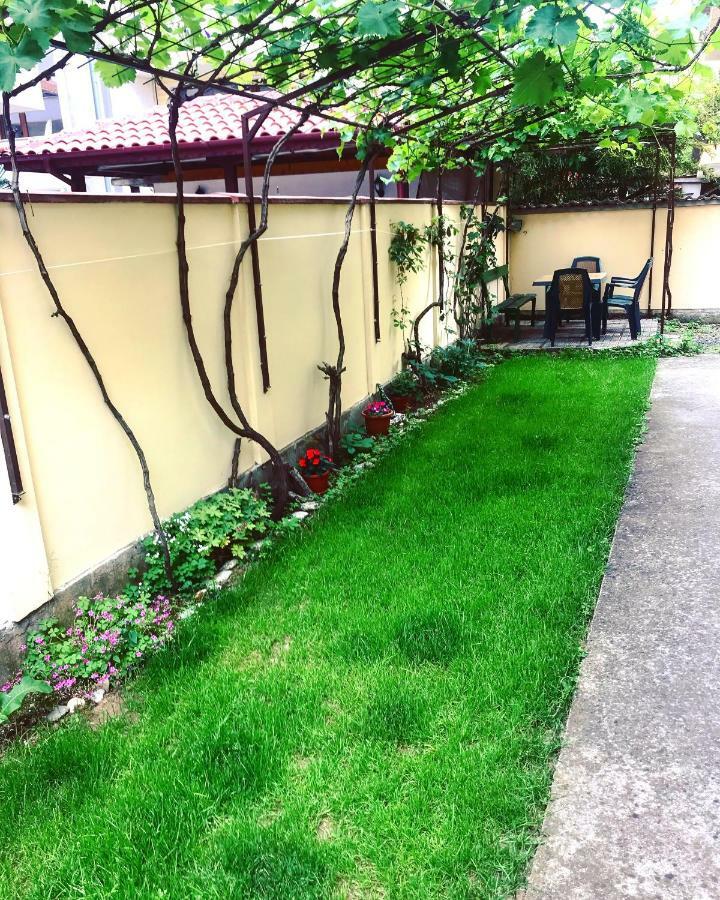 Family Hotel Friends Primorsko Exterior photo