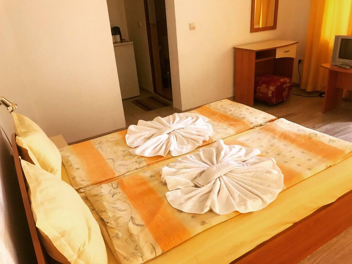 Family Hotel Friends Primorsko Exterior photo