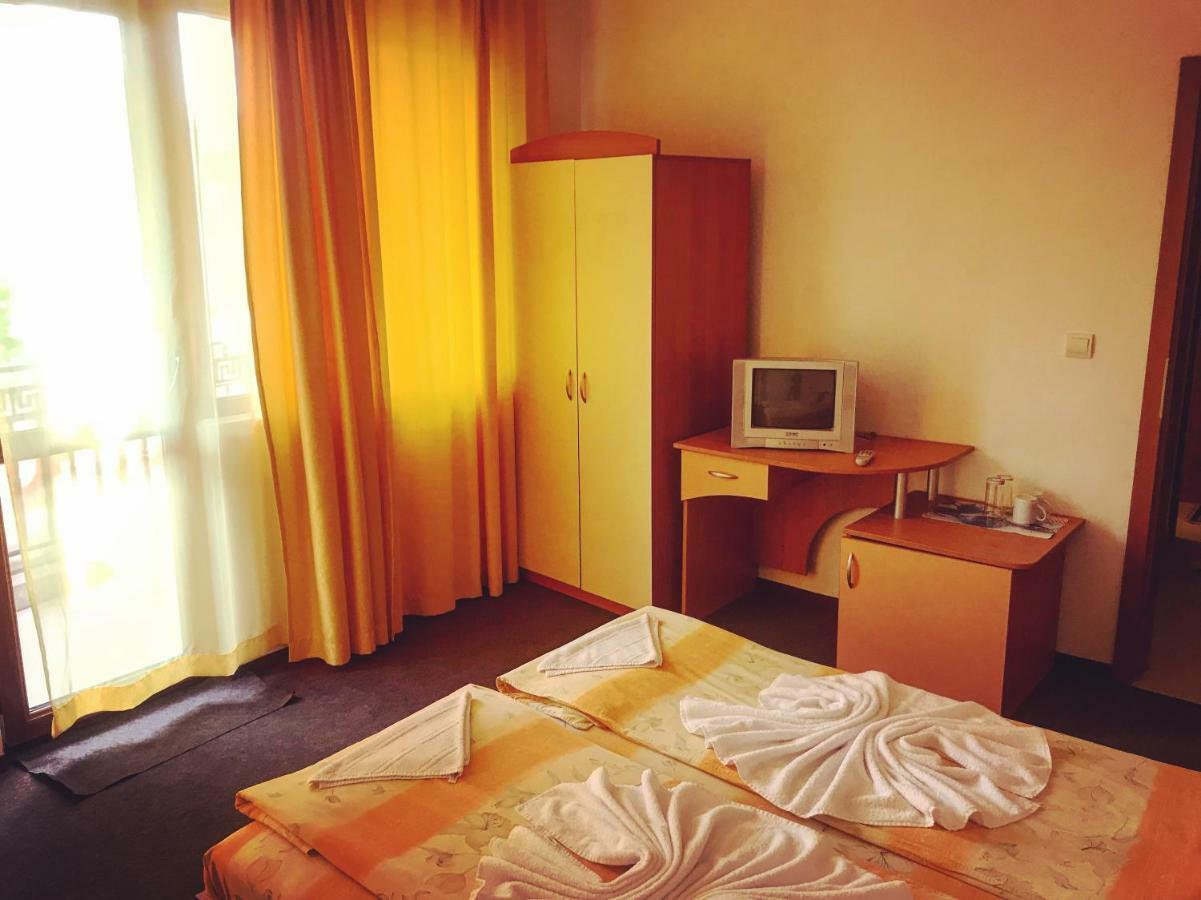 Family Hotel Friends Primorsko Exterior photo