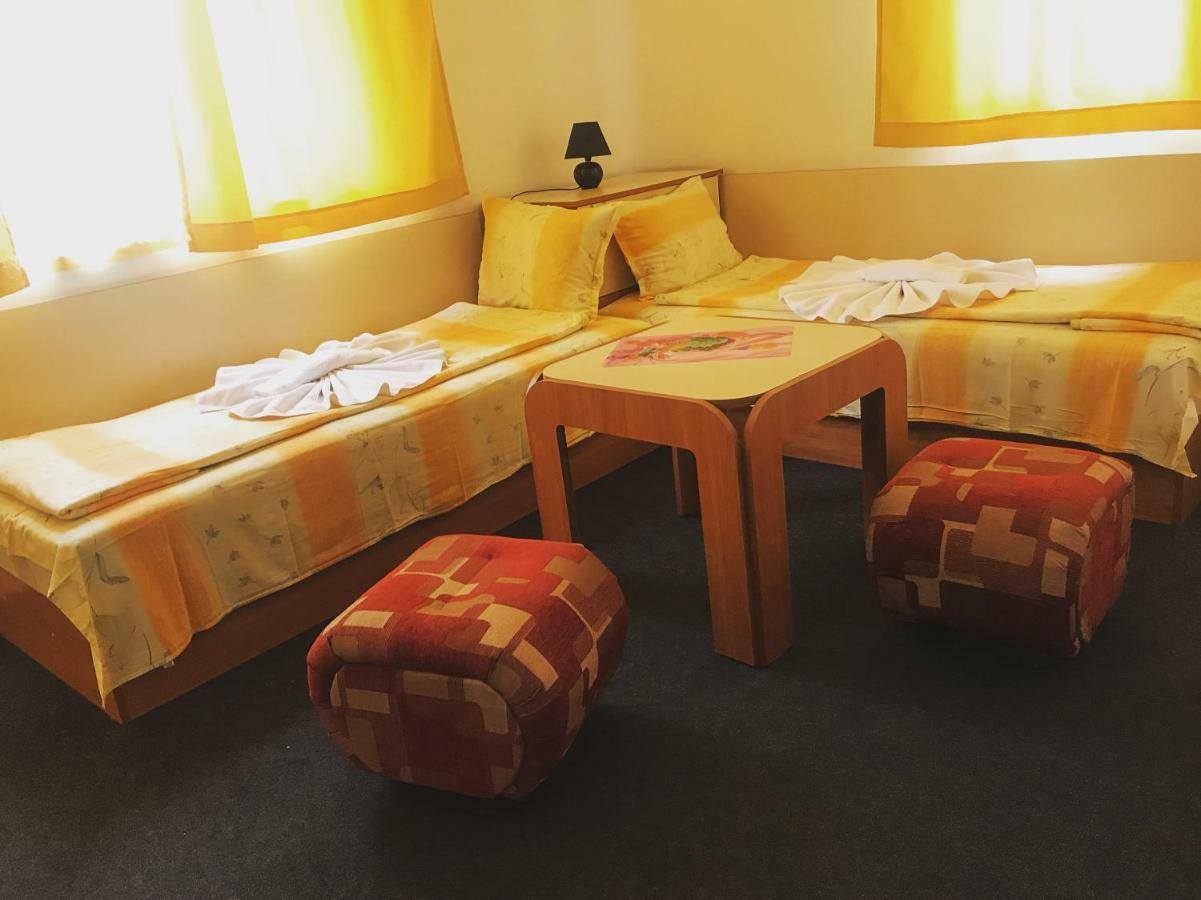 Family Hotel Friends Primorsko Exterior photo
