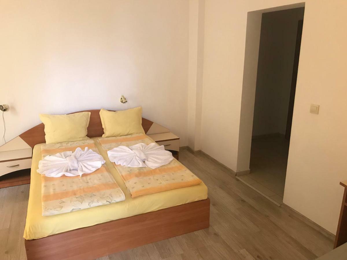 Family Hotel Friends Primorsko Exterior photo