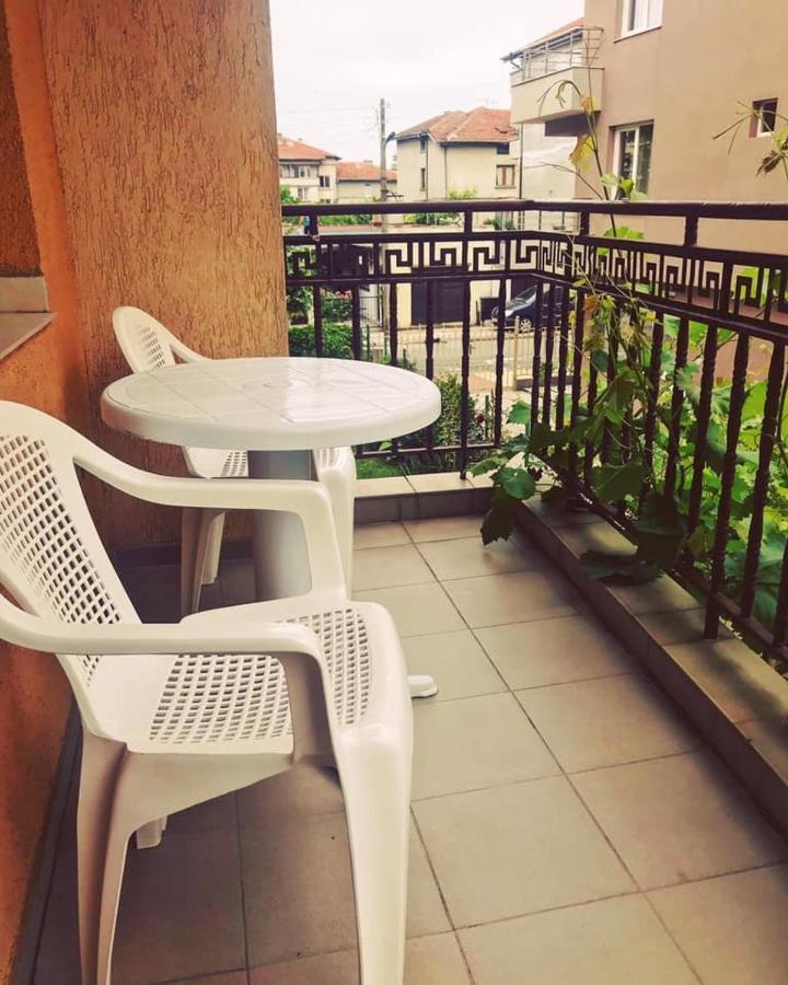 Family Hotel Friends Primorsko Exterior photo