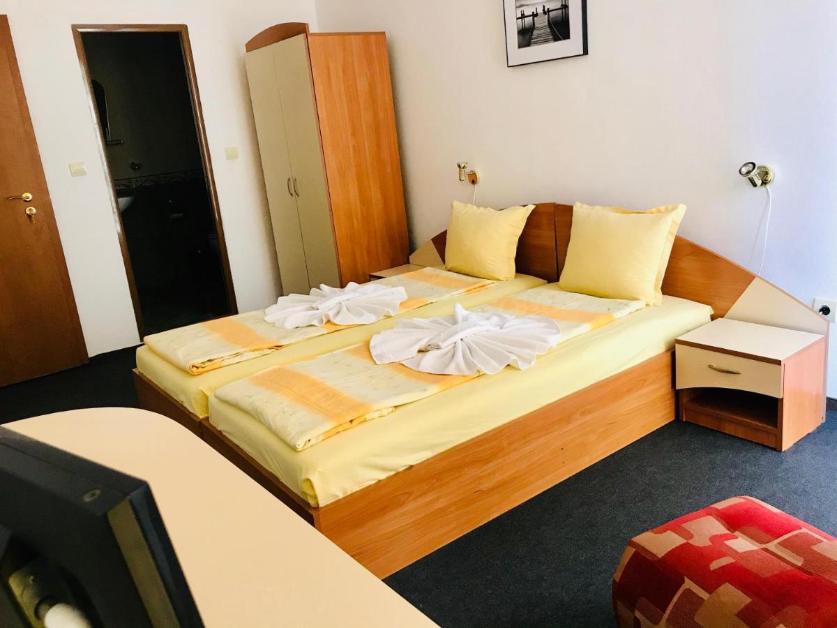 Family Hotel Friends Primorsko Exterior photo
