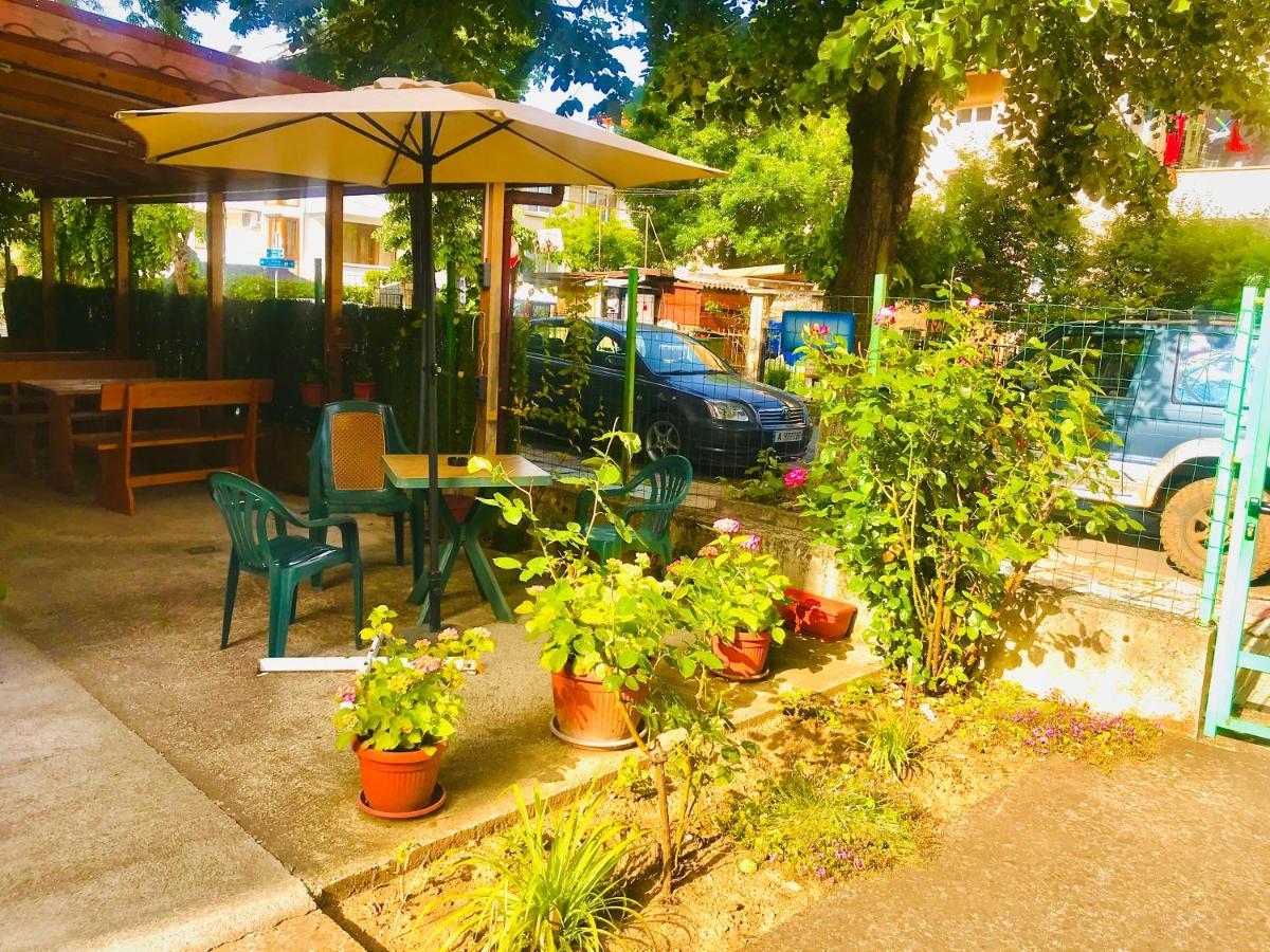 Family Hotel Friends Primorsko Exterior photo